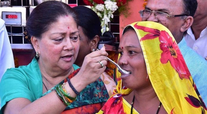 मुख्यमंत्री ने विश्व खाद्य दिवस पर 51 स्मार्ट अन्नपूर्णा वैन को हरी झण्डी दिखाई