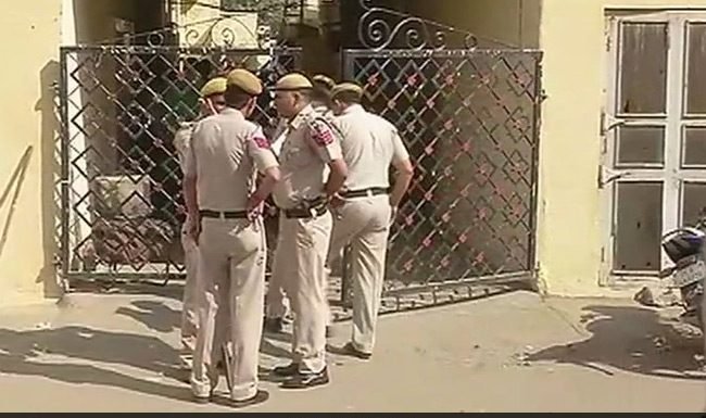 दिल्ली- मानसरोवर पार्क में पांच लोगों की बेरहमी से हत्या