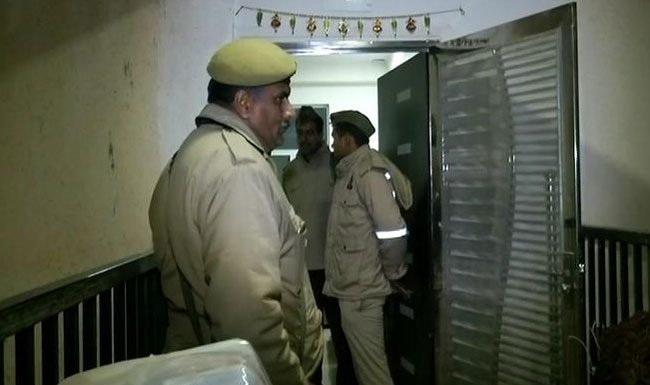 ग्रेटर नोएडा में मां-बेटी की हत्या