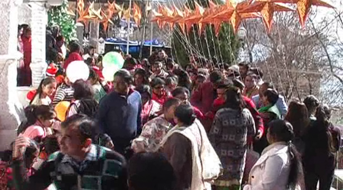नैनीताल की ऐतिहासिक मेथोडिस्ट चर्च को क्रिसमस डे पर खूब सजाया गया