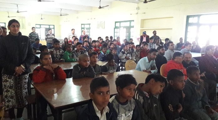 गरीब,बेसहारा बच्चो को बाल भवन के माध्यम से जोड़ा जा रहा है मुख्यधारा में – डीसी