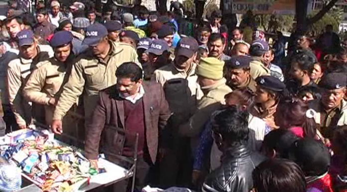 नैनीताल – फड़ खोखा हटाओ प्रदर्शन