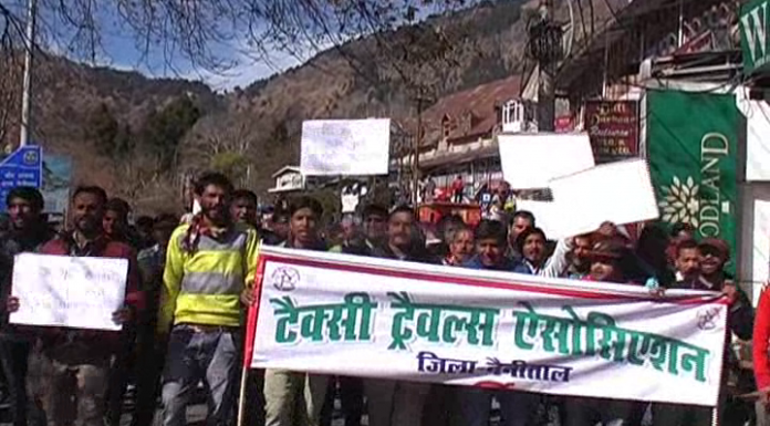 नैनीताल – टैक्सी एसोसिएशन ने जन आक्रोश रैली निकाली