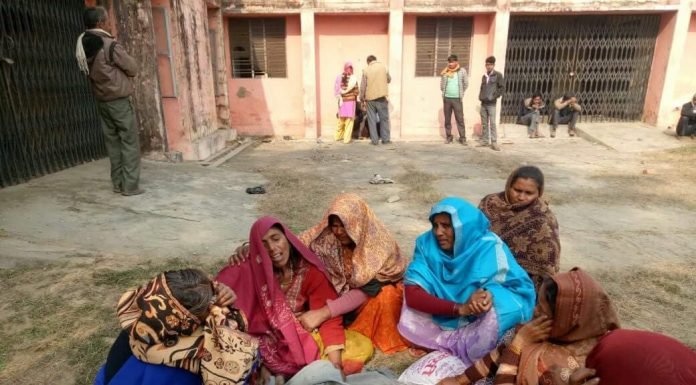 शाहजहांपुर – मिट्टी की ढांग में दबकर दो बच्चों की मौत