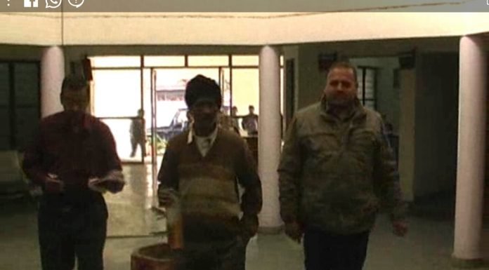 शाहजहांपुर – बेटी का अपहरण मामला, पिता ने की आत्मदाह की कोशिश