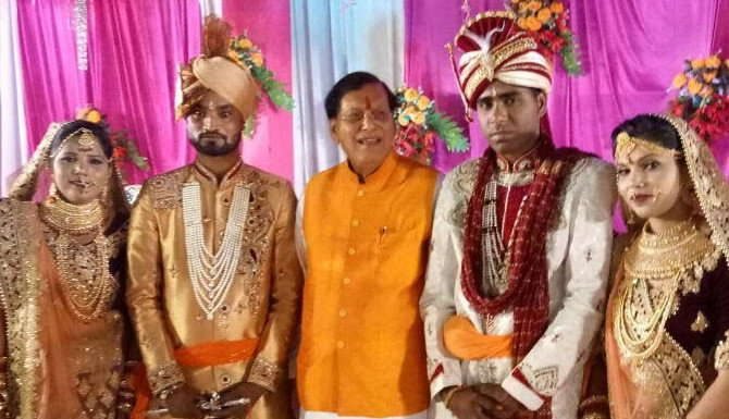 जयपुर – मैला ढोने वाली बहनों की शाही शादी में हाथी पर सवार होकर आए दूल्हे