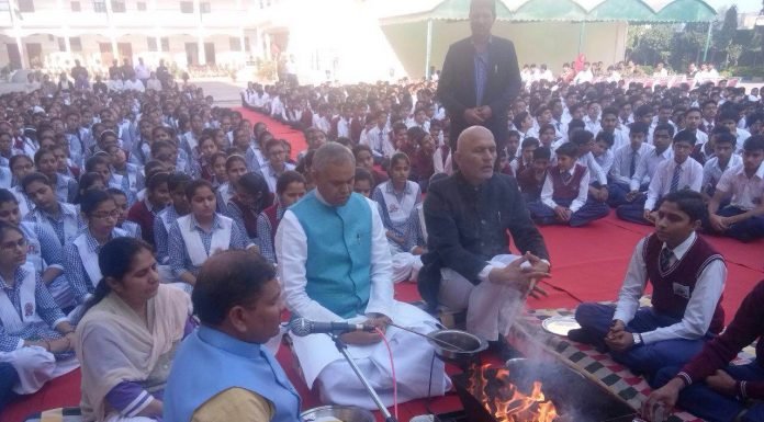 जीवन में आगे बढऩे के लिए समपर्ण एवं निष्ठा बेहतर साधन- आचार्य देवव्रत