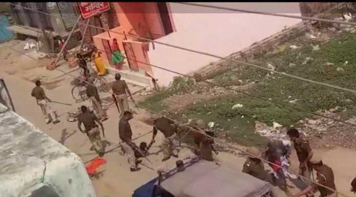 शाहजहांपुर – पुलिस का बेरहम चेहरा , पुजारी को भी नहीं बक्शा