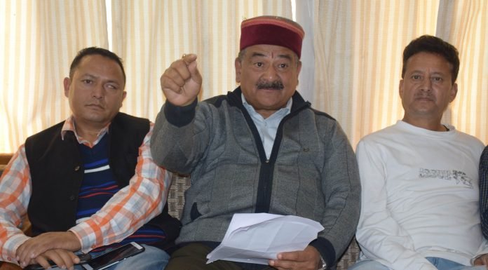कुल्लू – शीशे के घर में रहने वालों को दूसरों के घर पत्थर नहीं फैंकने चाहिए : महेश्वर सिंह