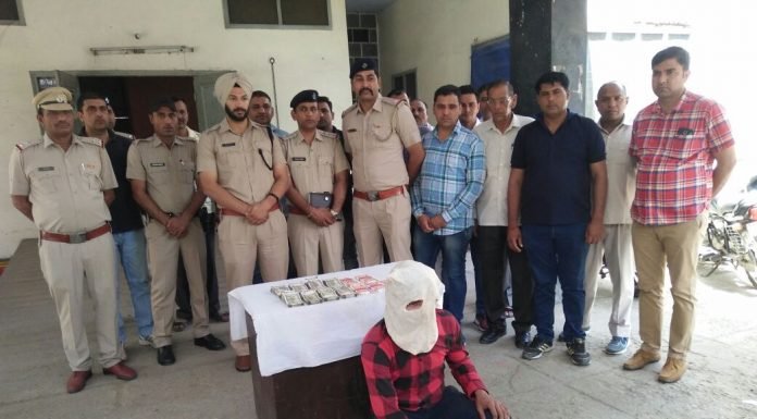 करनाल – बैंक मैनेजर ही निकला लूट का आरोपी, पुलिस ने गिरफ्तार किया