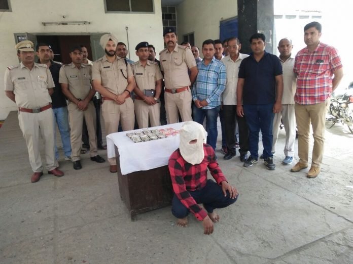 accused with five lakhs