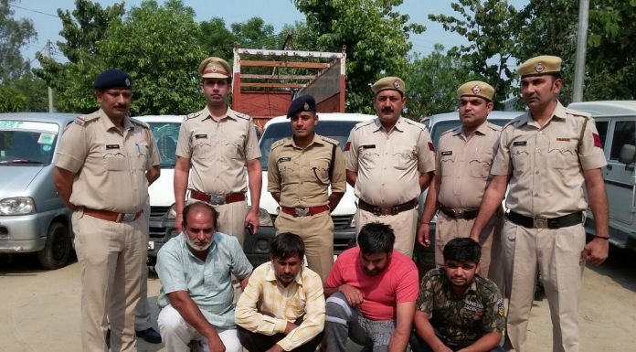 पानीपत – पुलिस ने बरामद की हरियाणा व् दिल्ली से चोरी की 11 कार , कबाड़ी भी काबू