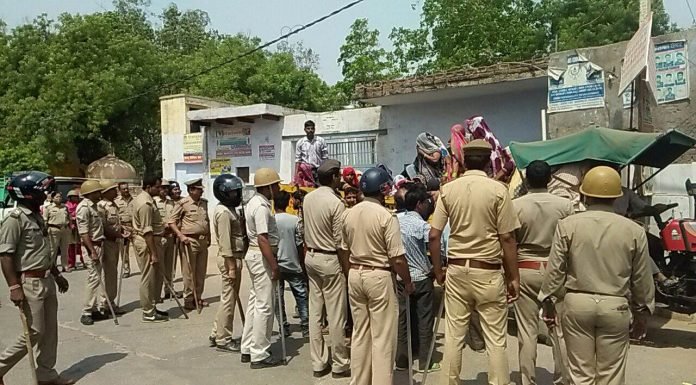 आगरा _ छेड़छाड़ के मामले के बाद हुई गोलीबारी