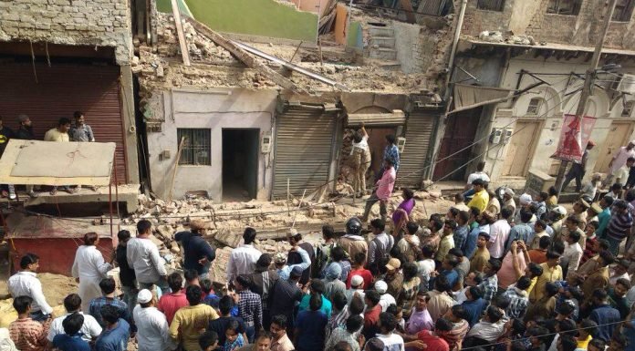 आगरा – मंटोला थाना क्षेत्र में मकान की दीवार गिरने से 3 लोगों की मौत