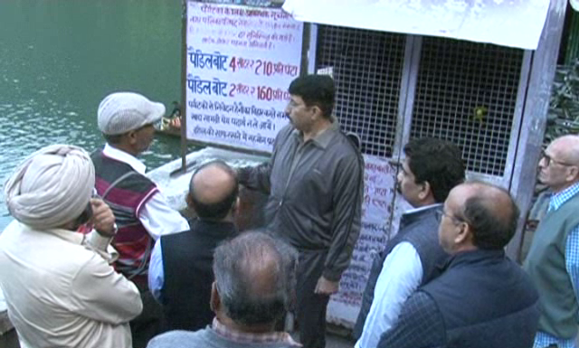 नैनीताल – कुमाऊं कमिश्नर ने पर्यटक स्थल का निरीक्षण किया