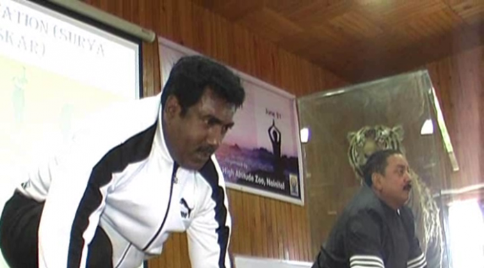 नैनीताल – वन्यजीवों की मुद्रा में योग कर आज मनाया गया योग दिवस