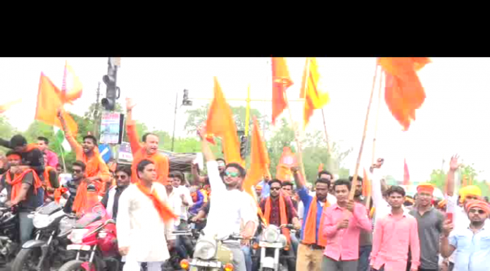आगरा – स्वागत समारोह के नाम पर मोटर व्हीकल एक्ट की जमकर धज्जियां उड़ाई गई