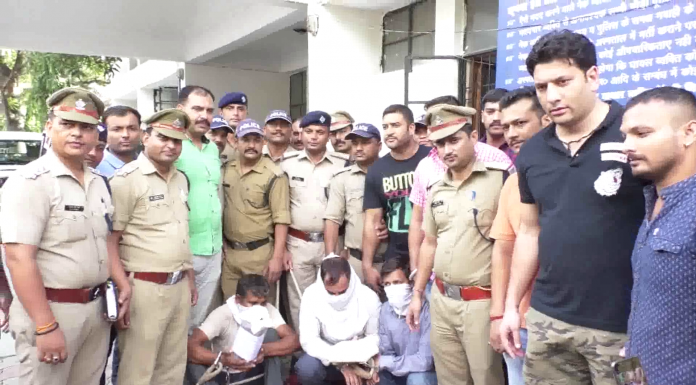 हल्द्वानी (उत्तराखंड) – हल्द्वानी पुलिस ने महिला को गंभीर रुप से घायल कर लूटपाट करने वाले बदमाशों को किया गिरफ्तार