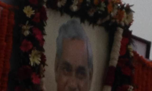 करनाल – अस्थि कलश यात्रा आते ही, जब तक सूरज चांद रहेगा-अटल तेरा नाम रहेगा के लगे नारे