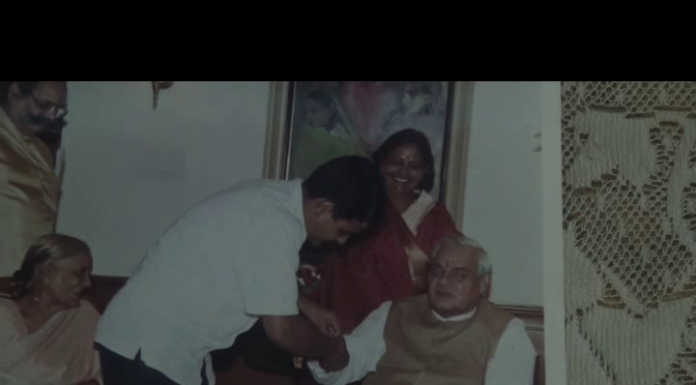 आगरा – अटल जी के जाने की खबर सुनकर आगरा में उनकी बहन के घर भी लोगों का ताँता लगा