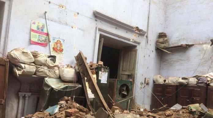 आगरा – आगरा में लगातार हो रही बारिश से कई मकान, सरकारी कार्यालय धराशायी