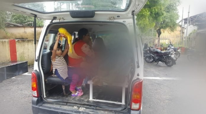 आगरा – रेलवे की लापरवाही ने ली यात्री की जान, सूचना से 48 मिनट देरी से पहुचे डॉक्टर..