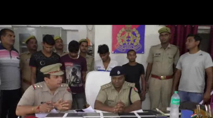 आगरा – जीआरपी ने ट्रेनों में चोरी और लूट करने वाले गिरोह को पकड़ा