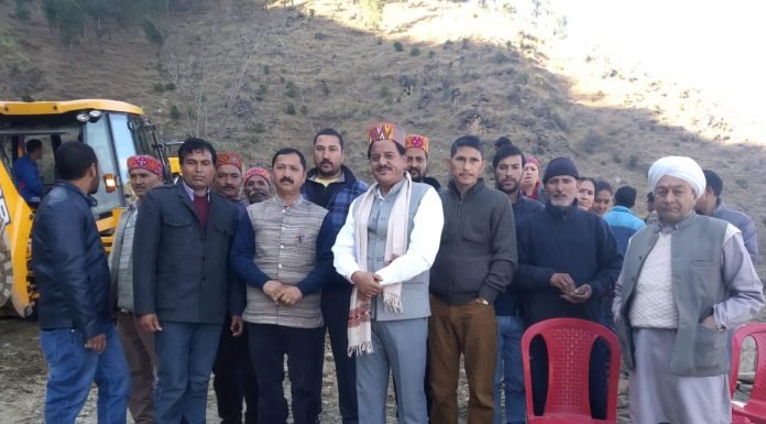 कुल्लू – (हि०प्र०) -12 हार से छारसु को निकलेगी सडक़, ग्रामीणों को मिलेगी सुविधा