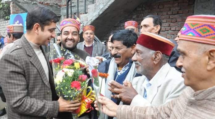कुल्लू (हि०प्र०) – कुल्लू के उपायुक्त यूनुस ने किया भूतनाथ मंदिर सराय भवन का उद्घाटन