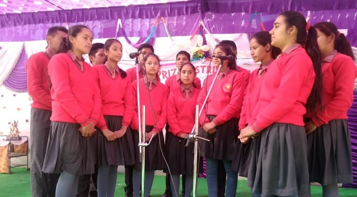 कुल्लू (हि०प्र०) – किडस किंगडम हाई स्कूल सैंज में मनाया बार्षिक पारितोषिक वितरण समारोह