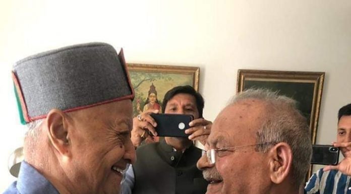 Mandi:वीरभद्र सिंह व सुखराम की मुलाकात,भाजपा की बनी गले की फांस
