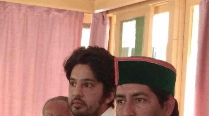Kullu:जिस नेता को इनकम टैक्स का ज्ञान ही नहीं वह जनता का विकास क्या करेगा :विनोद