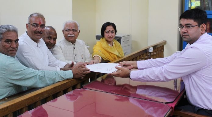 Karnal:मुख्यमंत्री की उपस्थिति में भाजपा प्रत्याशी संजय भाटिया ने करनाल लोकसभा के लिए नामांकन दाखिल किया