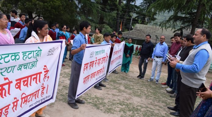 Kullu:उपायुक्त की प्लास्टिक का उपयोग न करने की अपील