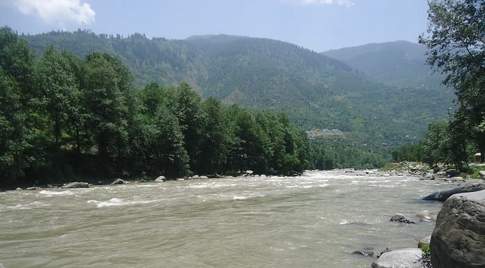 Kullu:कुल्लू पांव फिसलने से ब्यास नदी में गिरा अधेड़ व्यक्ति मौत