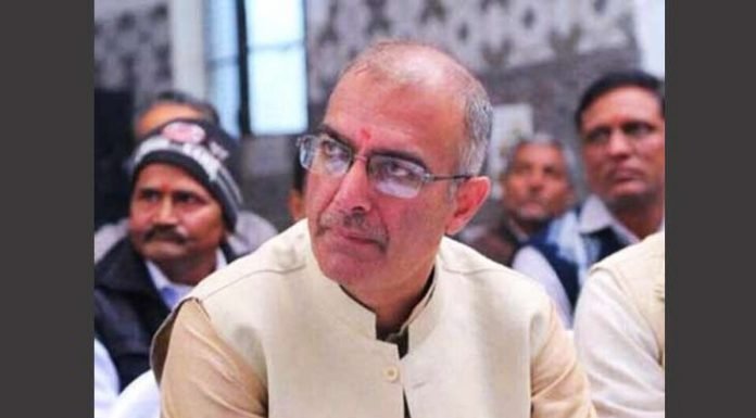 करनाल – करनाल लोकसभा सीट से बीजेपी के संजय भाटिया करीब तीन लाख वोटों से आगे