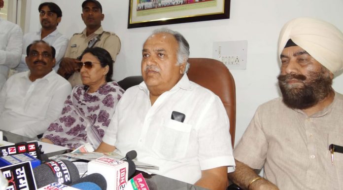 Karnal: कांग्रेस प्रत्याशी कुलदीप शर्मा ने भाजपा पर लगाया व्यापारियों से जबरन पैसा इक्कठा करने का आरोप