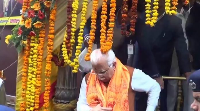 करनाल -मुख्यमंत्री ने सर्राफा बाजार के शिव मंदिर में की पूजा