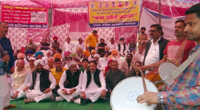 करनाल – कांग्रेस ने ढोल बजाकर किया प्रदर्शन तो बीजेपी ने इसे फ्लॉप बताया