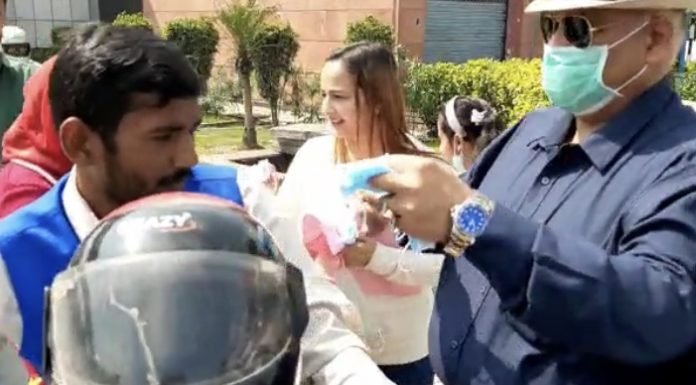 पानीपत -स्माइल फॉउंडेशन सोसाइटी ने टोल प्लाजा पर कोरोना वायरस की रोकथाम के लिए जागरूकता अभियान चलाया