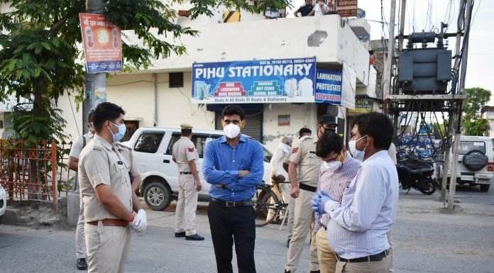 करनाल – उपायुक्त ने कोरोना पोजिटिव मामलों के क्षेत्र का दौरा किया, कंटेन्मेंट जोन घोषित