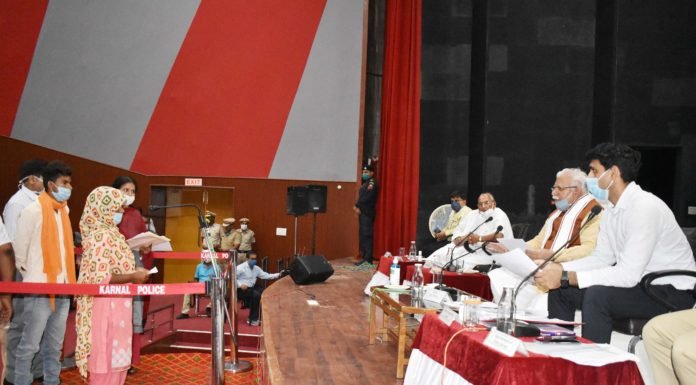 करनाल – मुख्यमंत्री ने जन सुनवाई में अनुपस्थित रहने पर रोजगार अधिकारी को पहले सस्पेंड किया, फिर कारण पूछा