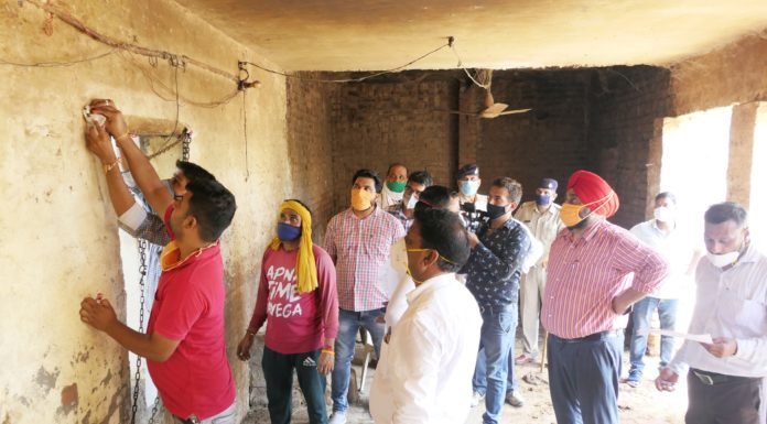 करनाल -नगर निगम ने अवैध रूप से चल रही 5 डेयरियों को सील किया