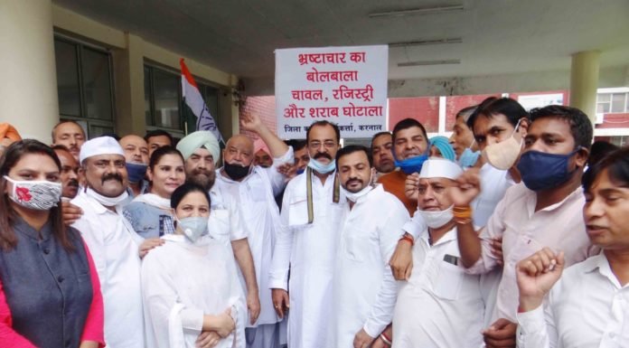 करनाल – कांग्रेस ने सरकार के खिलाफ प्रदर्शन में हाई कोर्ट के जज से घोटालों की जांच करवाने की मांग की