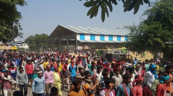 करनाल – किसान, आढ़ती के बाद अब अनाज मंडी के मज़दूरों की हड़ताल हुई