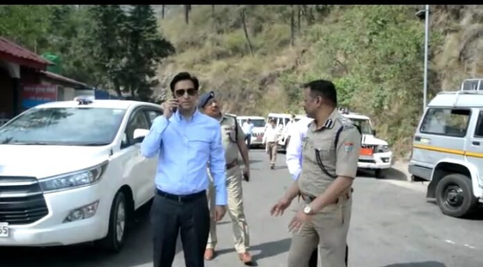 नैनीताल –यातायात दुरुस्त करने करने के लिए कुमाऊं कमिश्नर ने स्वयं संभाली कमान