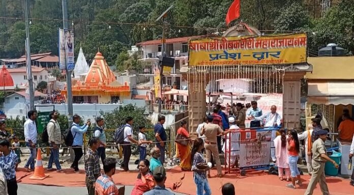 नैनीताल-नीम करौली के कैंची धाम में श्रद्धालुओं की भीड़ उमड़ी
