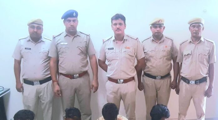 करनाल-एप्पल ब्रांड के नाम पर नकली मोबाइल एसेसरी बेचने वालों को पुलिस ने पकड़ा