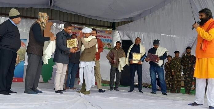 कुंजपुरा -जय हनुमान स्टेडियम में गणतंत्र दिवस पर पूर्व सैनिकों को किया गया सम्मानित