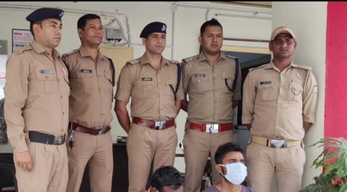 नैनीताल – पुलिस ने 2 नशा तस्करों को किया गिरफ्तार